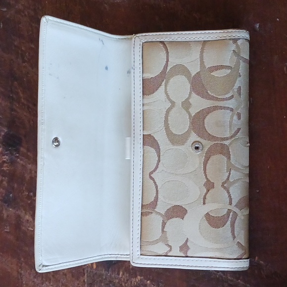 Coach Signature Checkbook Wallet - Picture 3 of 10